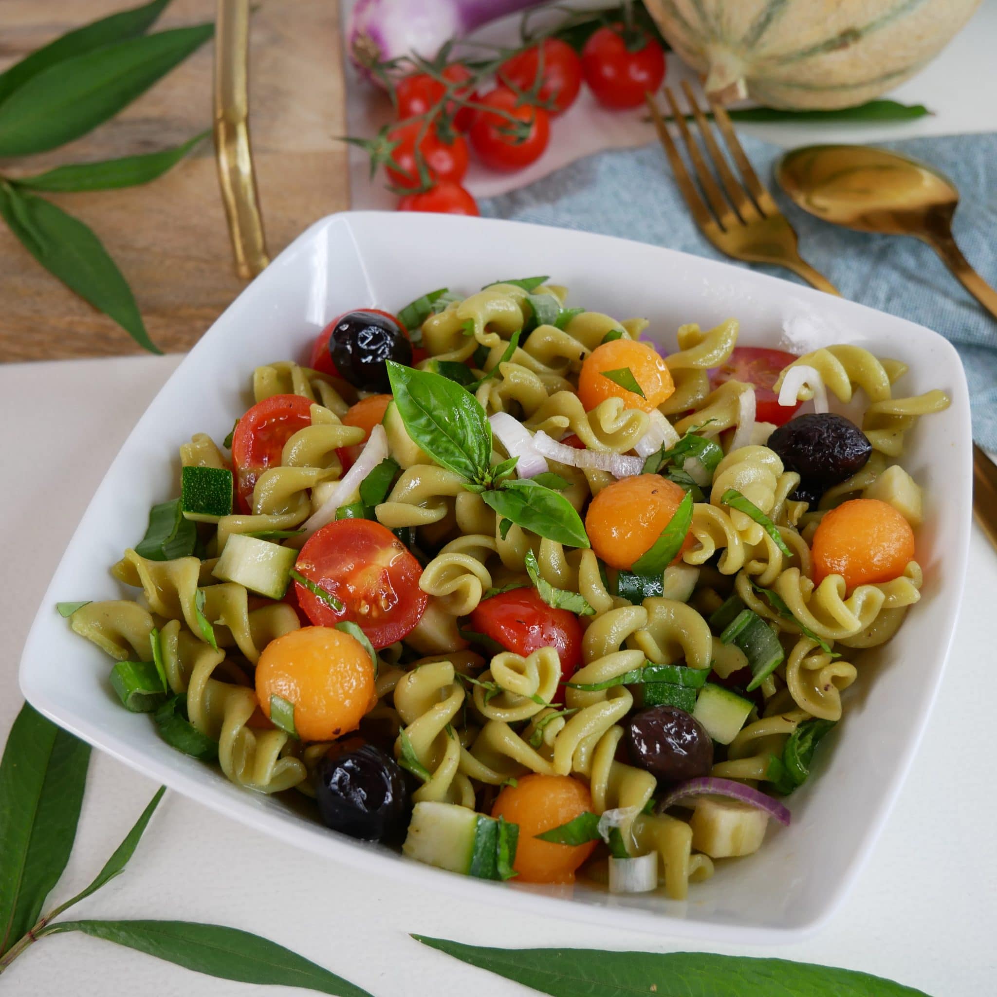 salade de pâtes : melon, courgette & basilic